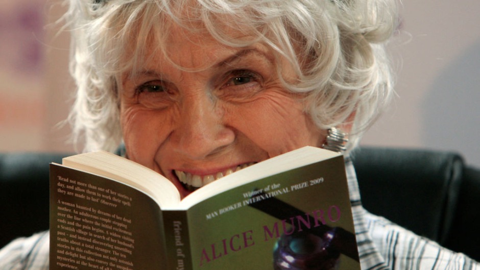 Muere a los 92 años la escritora canadiense Alice Munro, ganadora del Premio Nobel de Literatura en el año 2013