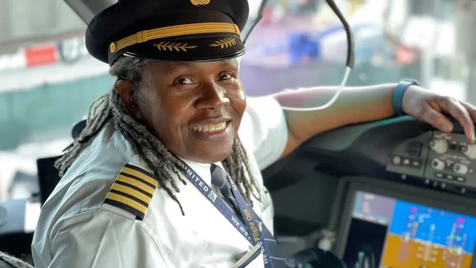 Fue la primera mujer negra en volar en la Fuerza Aérea de EE.UU. Ahora esta piloto pionera realiza su último vuelo