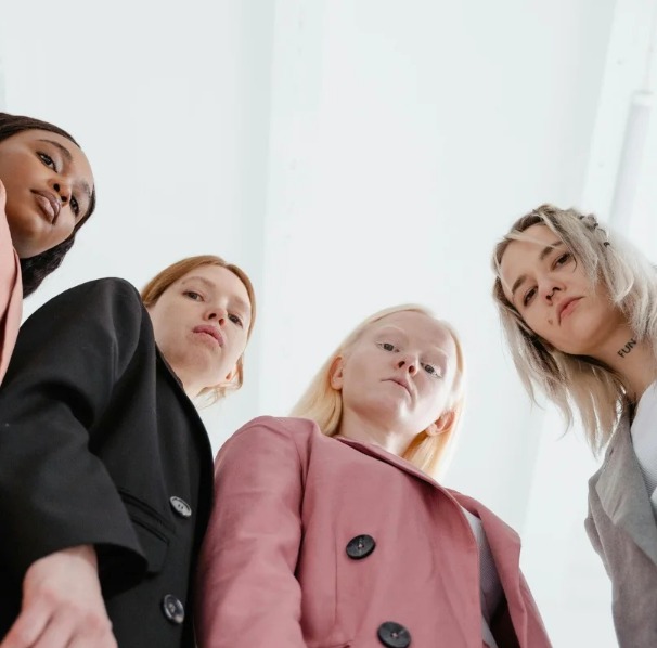 Microfeminismos: Cómo las mujeres desafían el sexismo en su rutina diaria