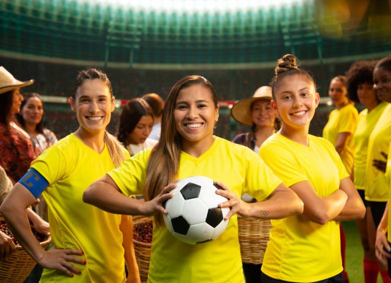 Juan Valdez lanza nuevo café en homenaje a mujeres cafeteras y futbolistas colombianas