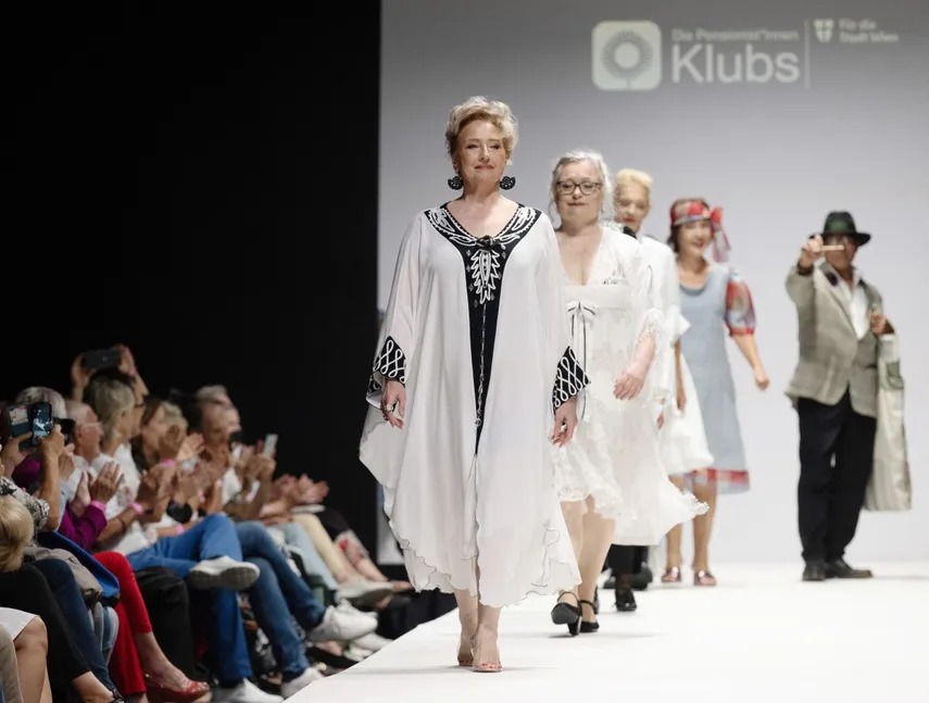 Mujeres de la tercera edad toman la pasarela de la Semana de la Moda de Viena